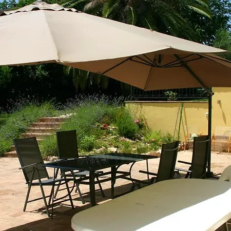 Charming House In With Shared Pool