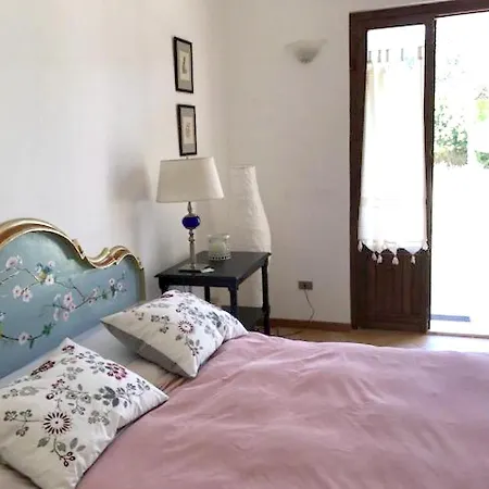 Charming House In With Shared Pool * Mogliano