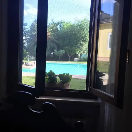 Сasa de vacaciones Charming House In With Shared Pool