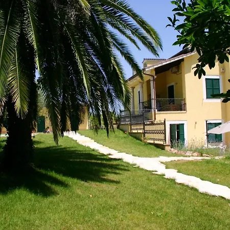 Charming House In With Shared Pool