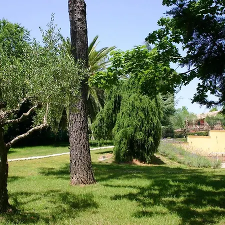 Charming House In With Shared Pool Сasa de vacaciones