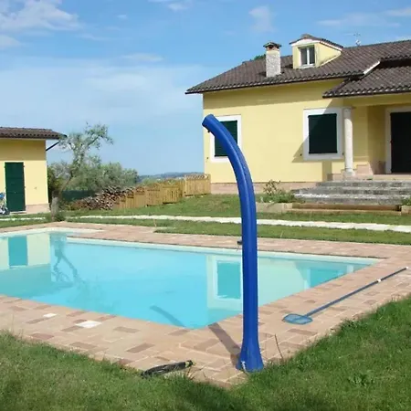 Charming House In With Shared Pool Mogliano